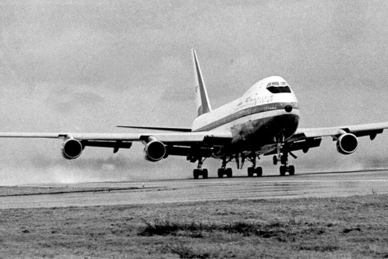 Στις 9 Φεβρουαριου του 1969 το πρώτο Μπόινγκ 747 πραγματοποιεί την παρθενική του πτήση από το αεροδρόμιο Έβερετ.